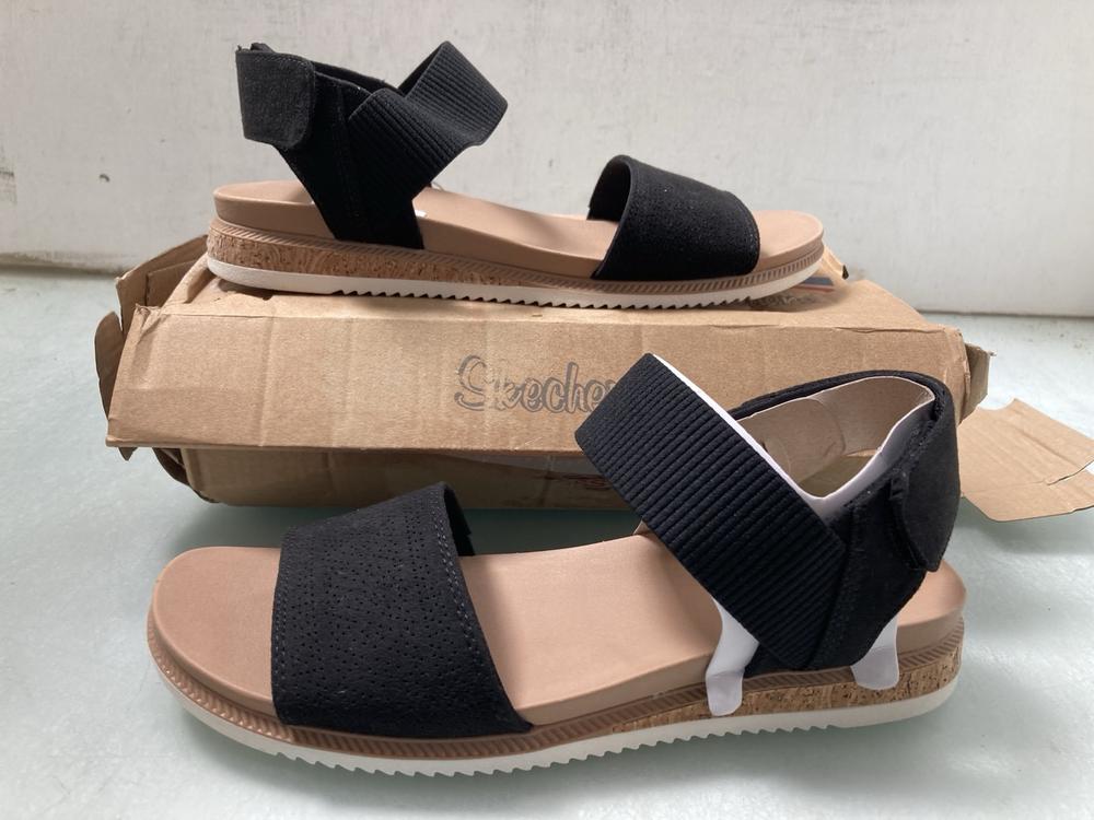SKETCHERS Q STRAP SANDALS IN BLACK UK SIZE 5: LOCA