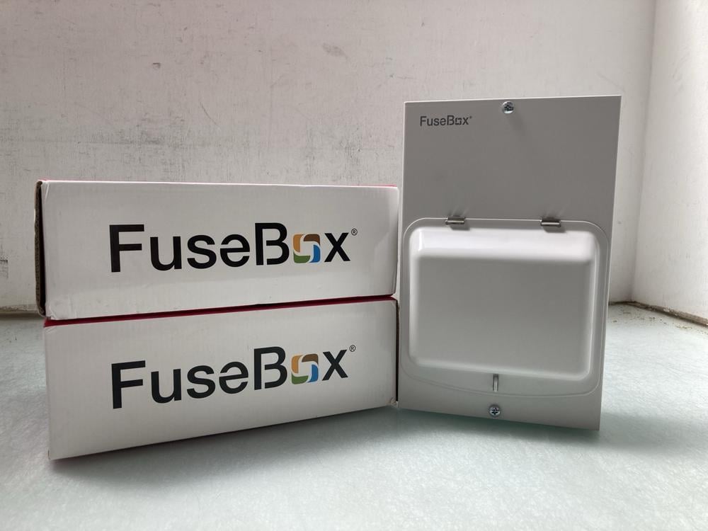 2 X FUSEBOX CIRCUIT PROTECTION GARAGE UNITS: LOCAT