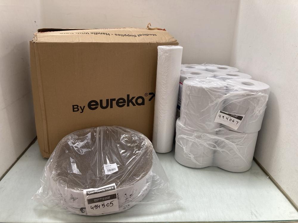 QTY OF ASSORTED ITEMS TO INCLUDE QTY OF WHITE JUMB
