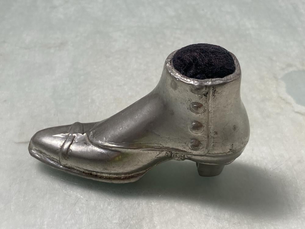 UNMARKED VINTAGE SILVER BOOT PIN CUSHION: LOCATION