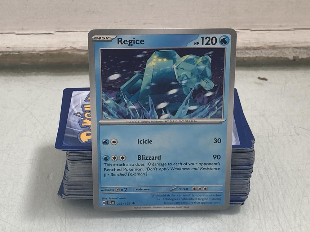 OVER 100 COLLECTIBLE POKÉMON TRADING CARDS INCLUDI