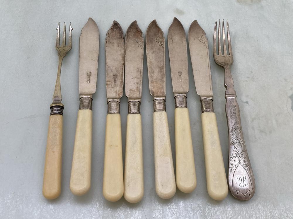 QUANTITY OF ANTIQUE / VINTAGE HALLMARKED CUTLERY: 