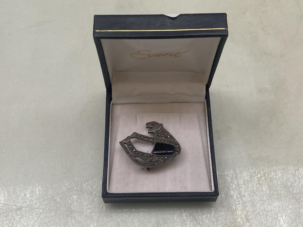 925 MARKED VINTAGE SILVER BROOCH IN THE FORM OF A 