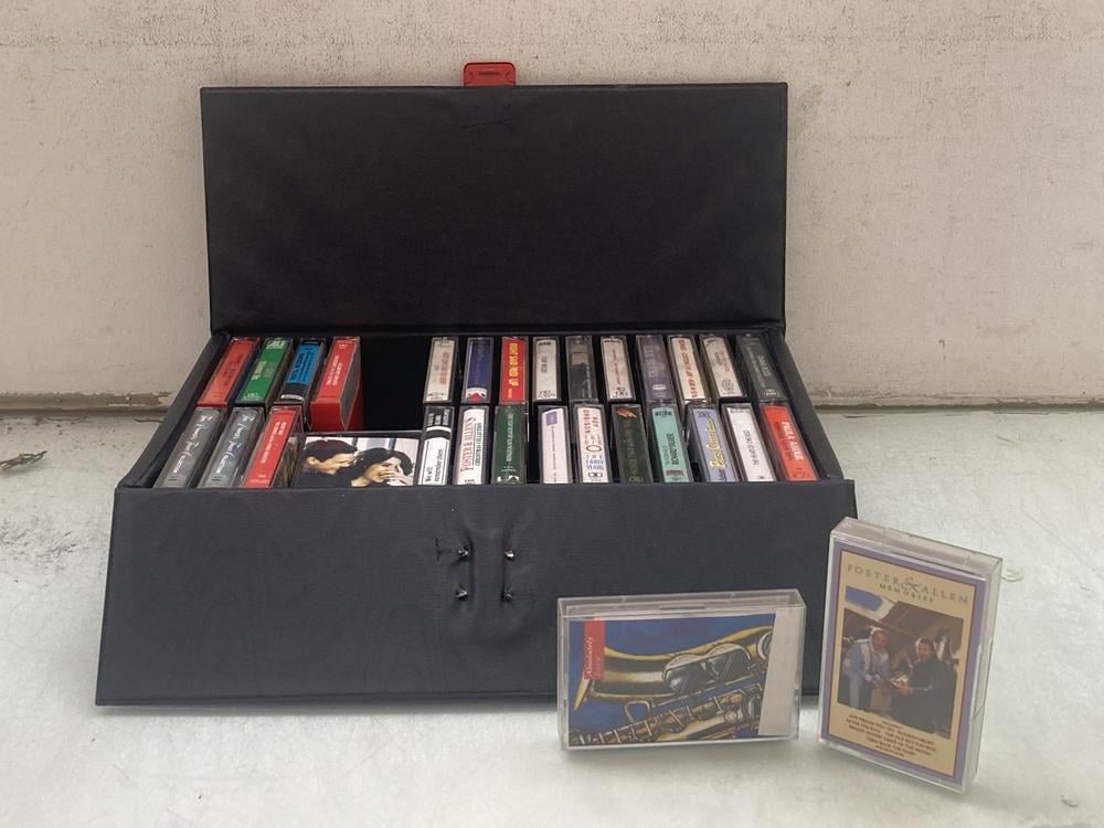 LARGE QUANTITY OF AUDIO MEDIA INCLUDING DIANA ROSS