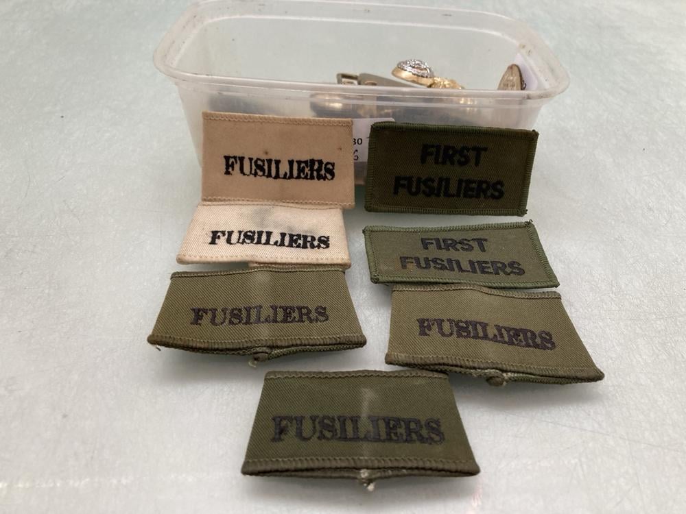A GOOD COLLECTION OF VINTAGE AND ANTIQUE MILITARY 