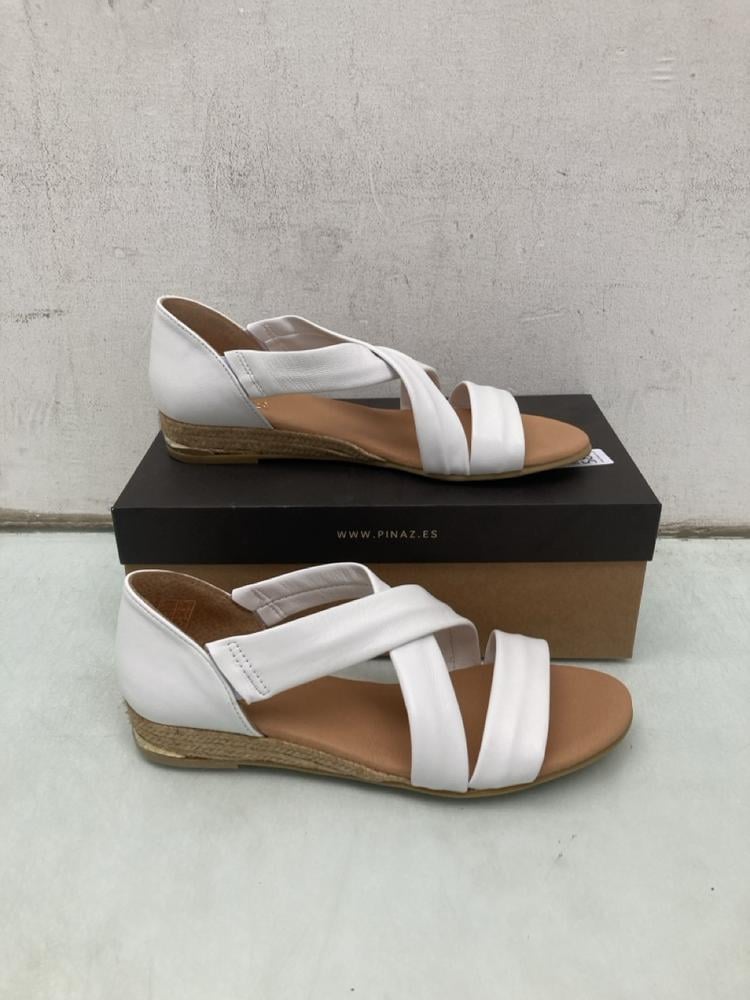 PINAZ WHITE SANDALS SIZE 39: LOCATION - A19