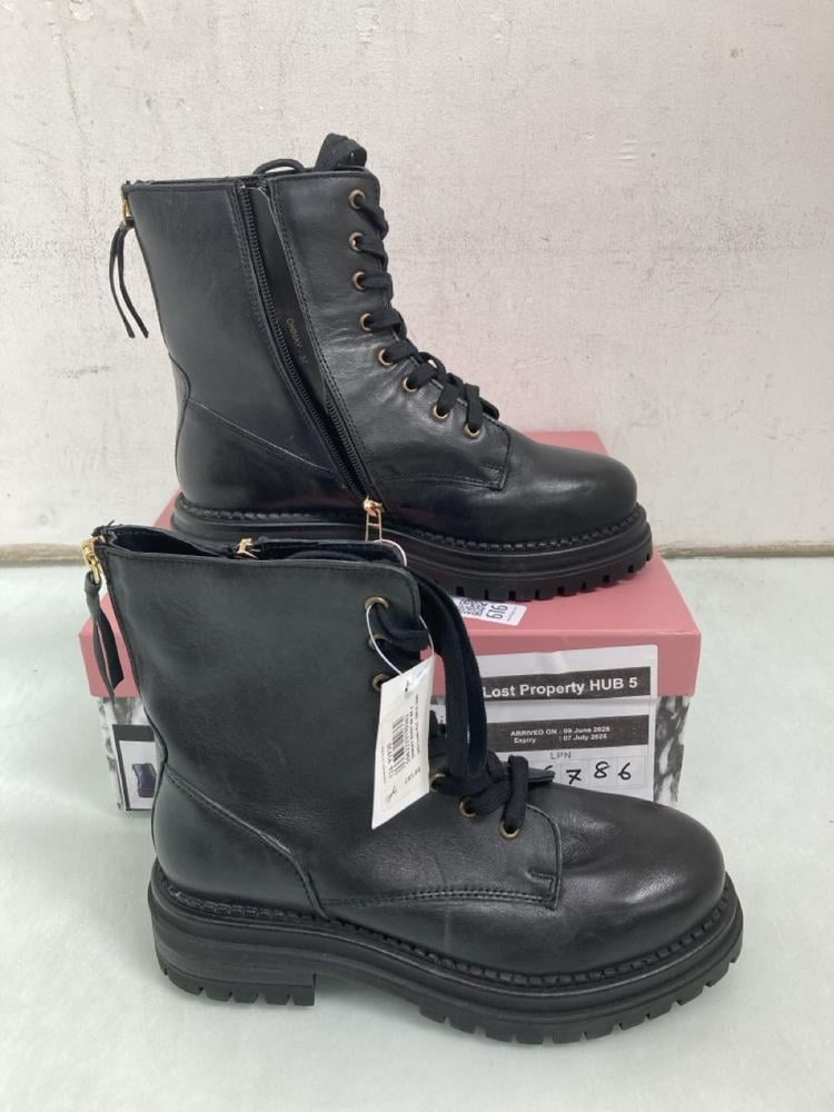MODA IN PELLE ONNAY BLACK LEATHER BOOTS UK SIZE 4: