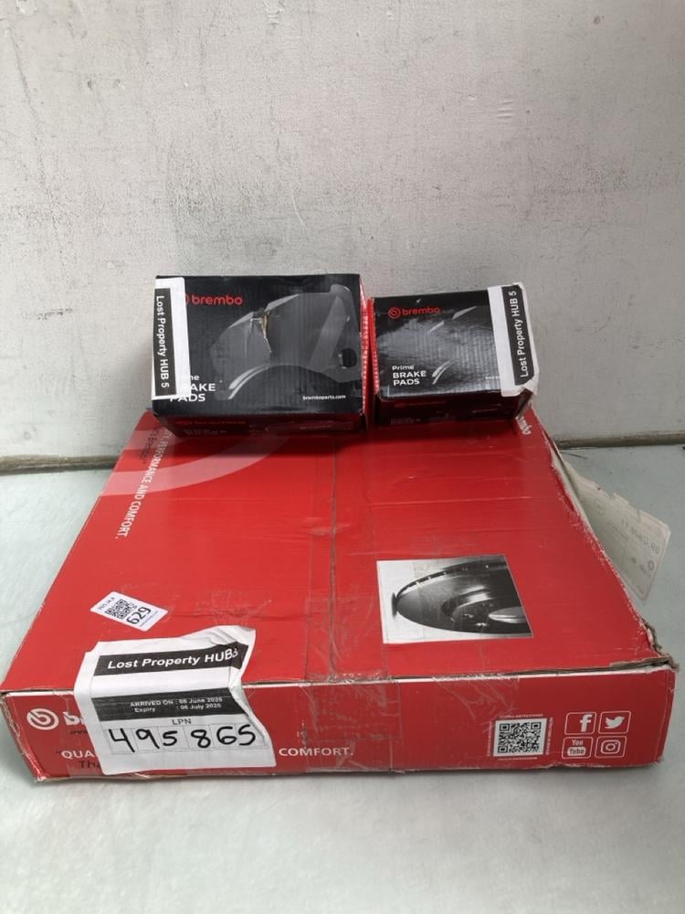 3 X ASSORTED VEHICLE ITEMS TO INCLUDE BREMBO BRAKE