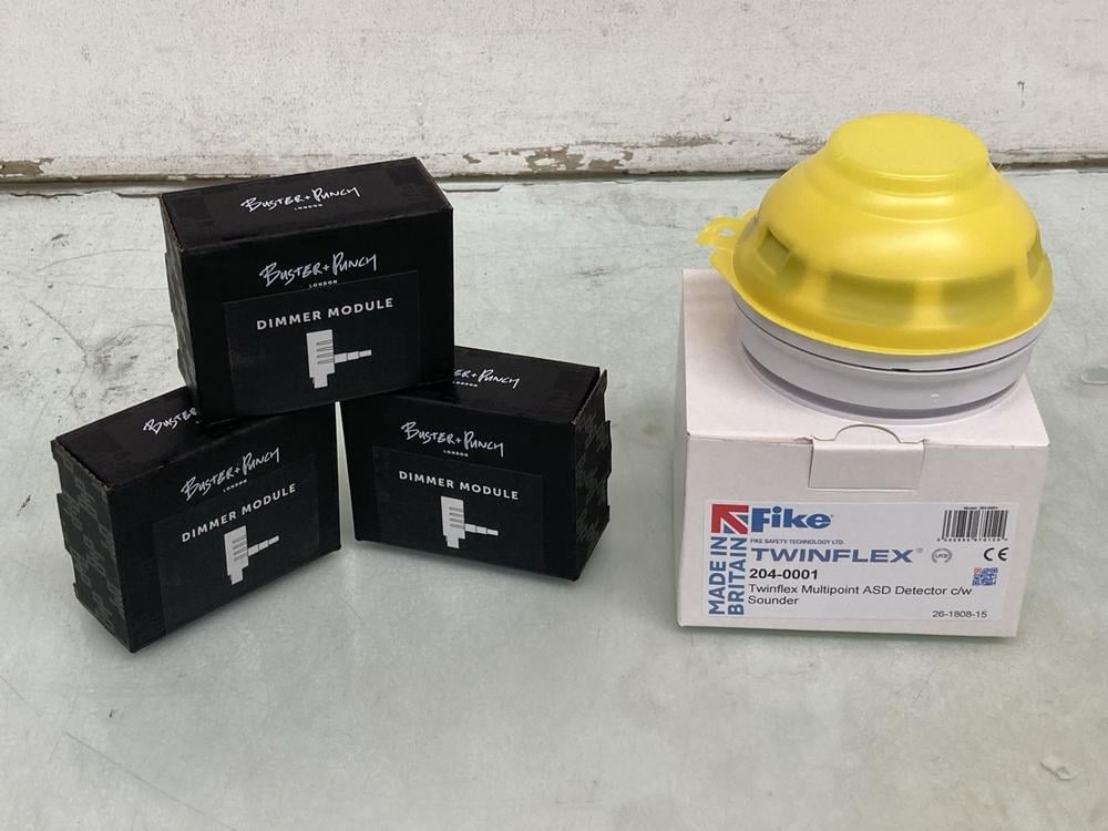 4 X ASSORTED ITEMS TO INCLUDE 120W LED STANDARD DI