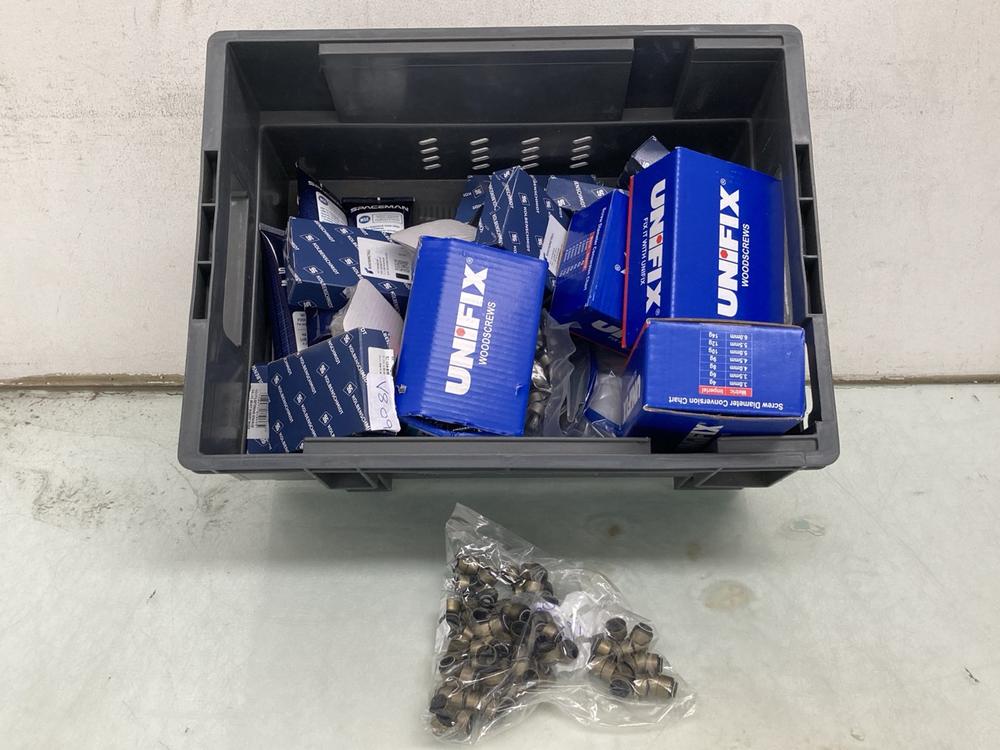 QTY OF ASSORTED SCREWS TO INCLUDE UNIFIX WOODSCREW