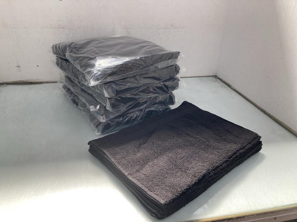 6 X 40CM X 60CM BLACK TOWELS: LOCATION - A33