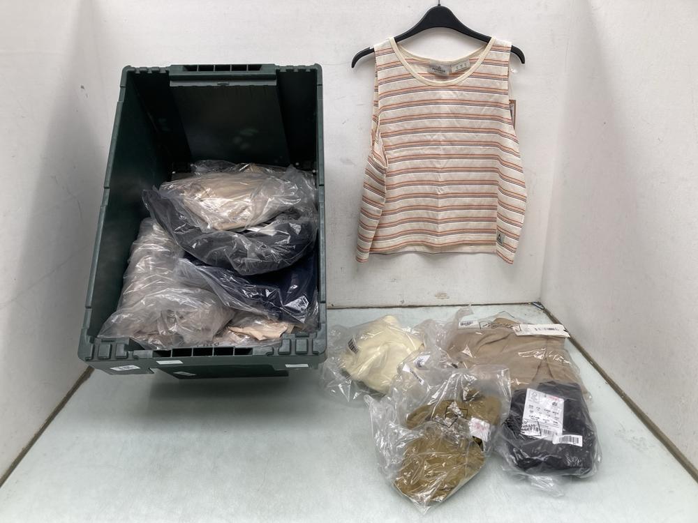 QTY OF ASSORTED JOHN LEWIS & PARTNERS CLOTHING ITE