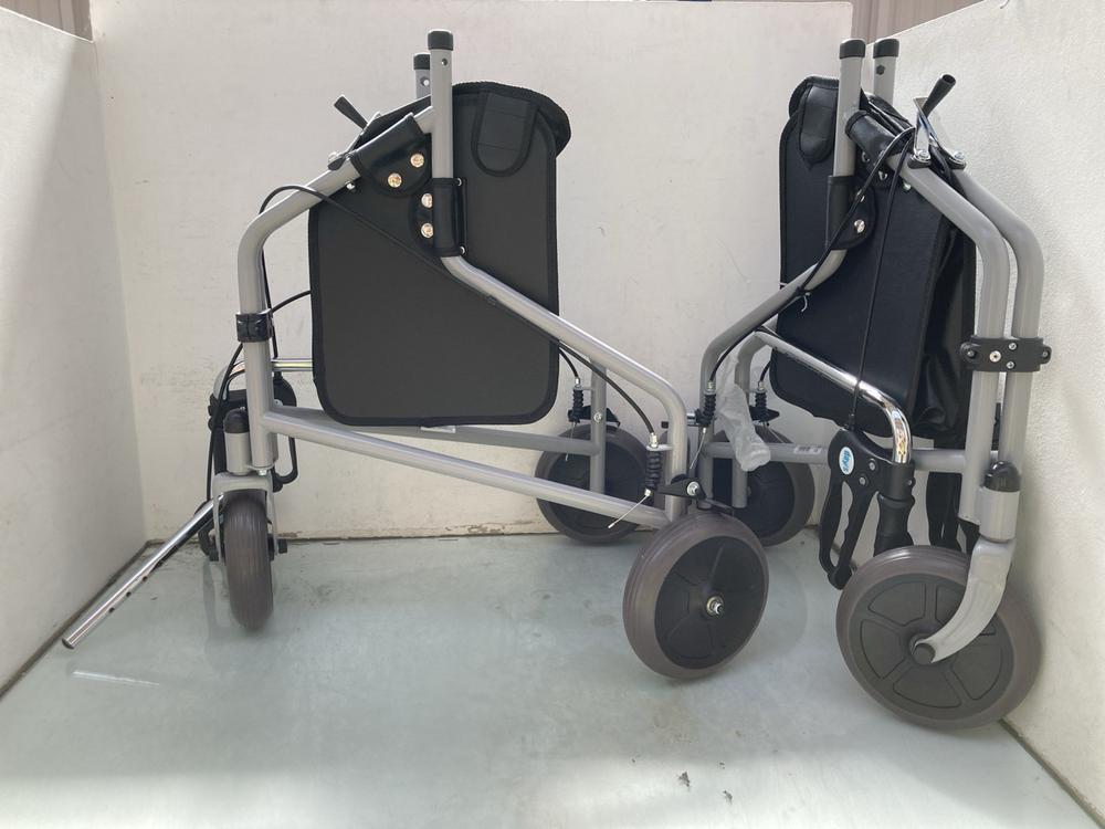 DAYS TRI WHEEL WALKER WITH LOOP IN GREY: LOCATION 