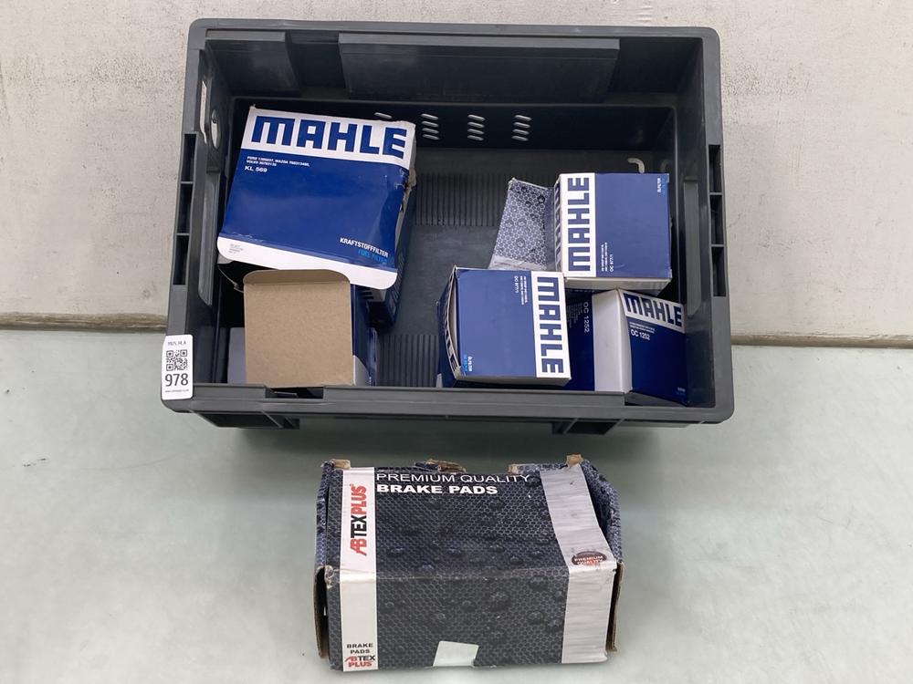 QTY OF ASSORTED VEHICLE ITEMS TO INCLUDE MAHLE OC 