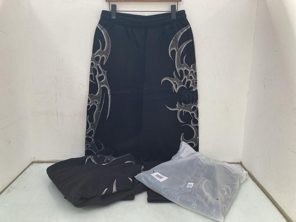 3 X ASSORTED CLOTHING ITEMS IN VARIOUS SIZES TO IN