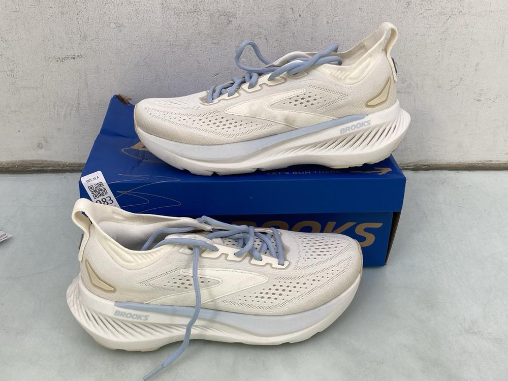 BROOKS GLYCERIN 23 RUN AND WALK TRAINERS IN WHITE 