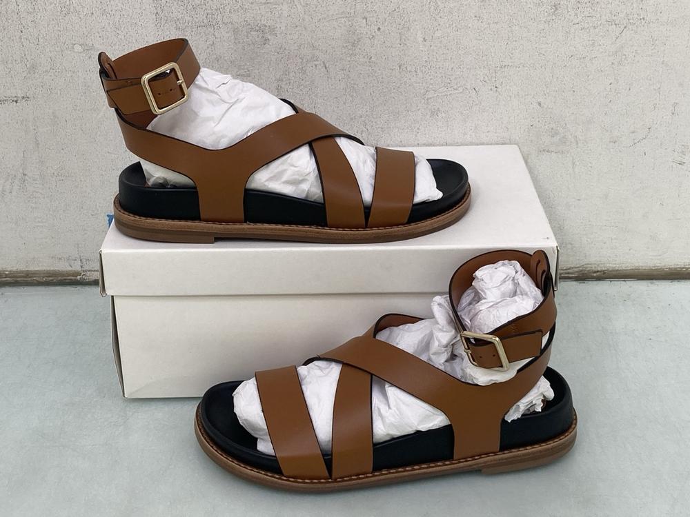 WOMENS TAN LEATHER SANDALS SIZE 37: LOCATION - A43