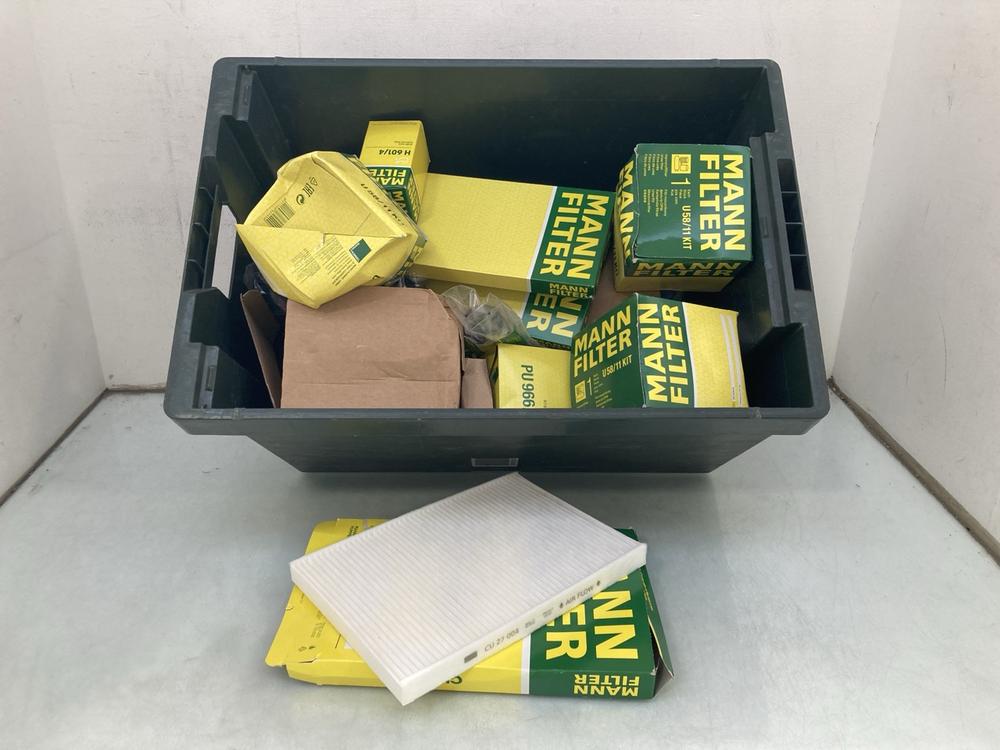 QTY OF ASSORTED VEHICLE ITEMS TO INCLUDE MANN FILT