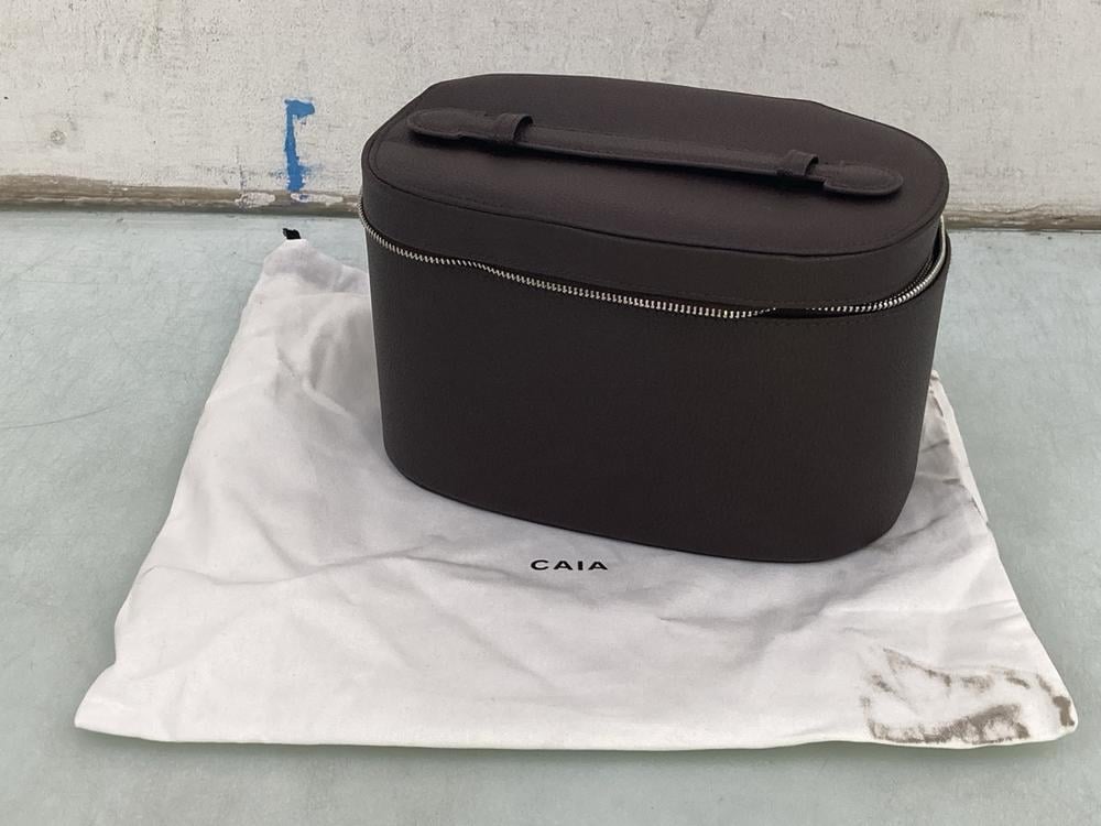 CAIA BROWN LEATHER COSMETICS BEAUTY CASE: LOCATION