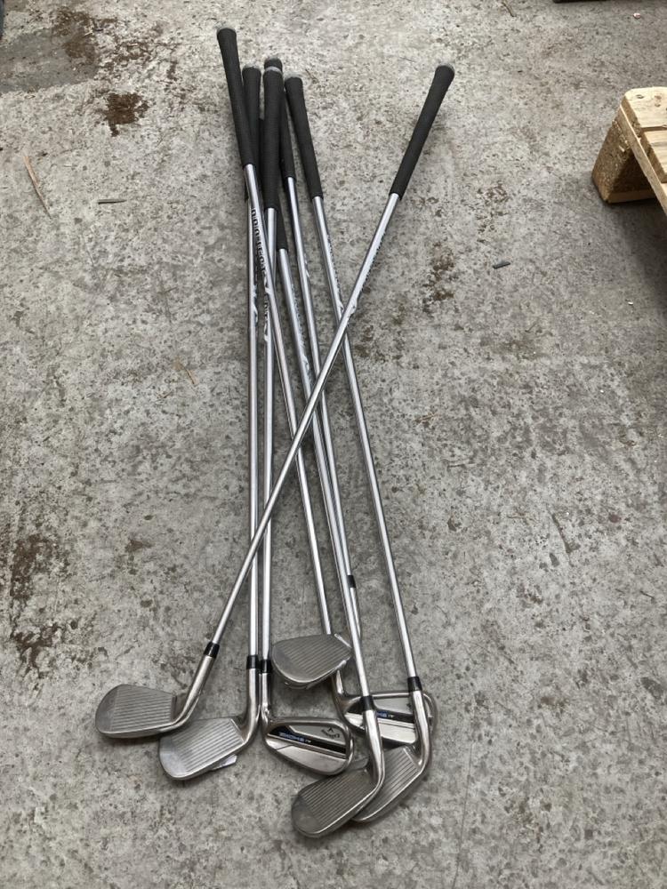 SET OF ASSORTED CALLAWAY AI SMOKE GOLF CLUBS: LOCA
