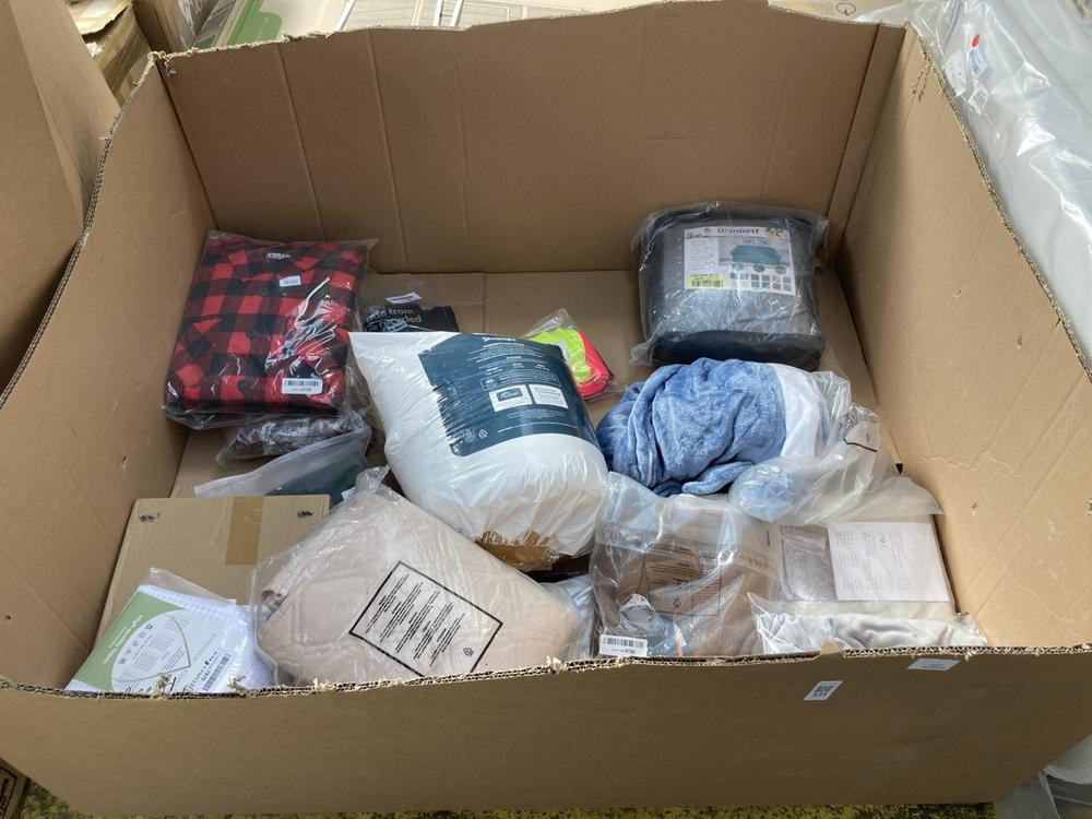 PALLET OF ASSORTED ITEMS TO INCLUDE SILENTNIGHT DE