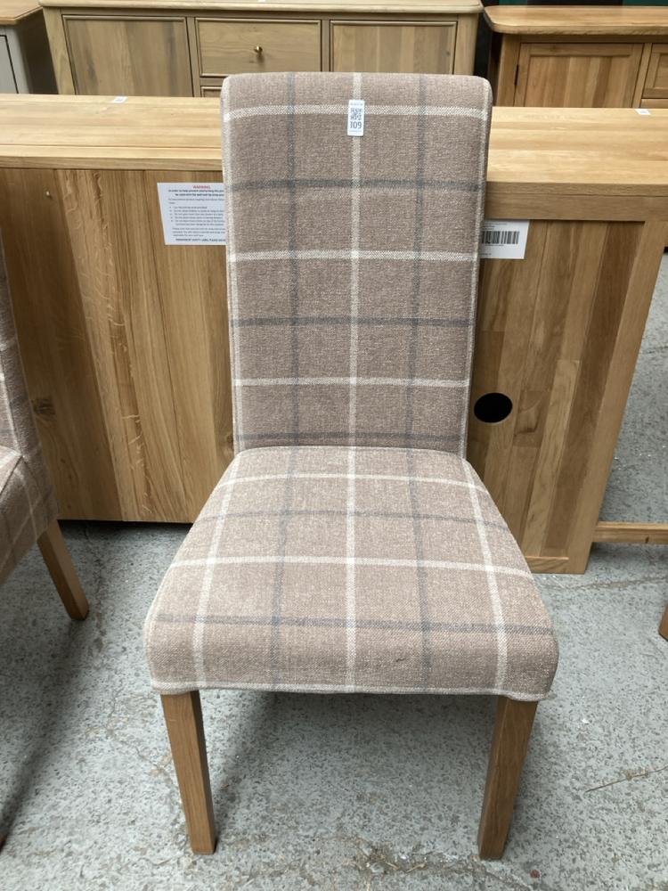 OAK FURNITURELAND SCROLL BACK CHAIR IN CHECKED BEI