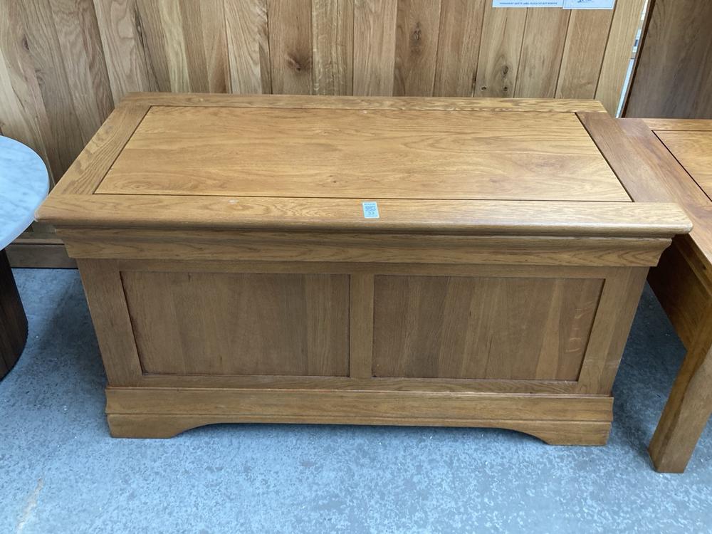 OAK FURNITURELAND FRENCH FARMHOUSE RUSTIC SOLID OA