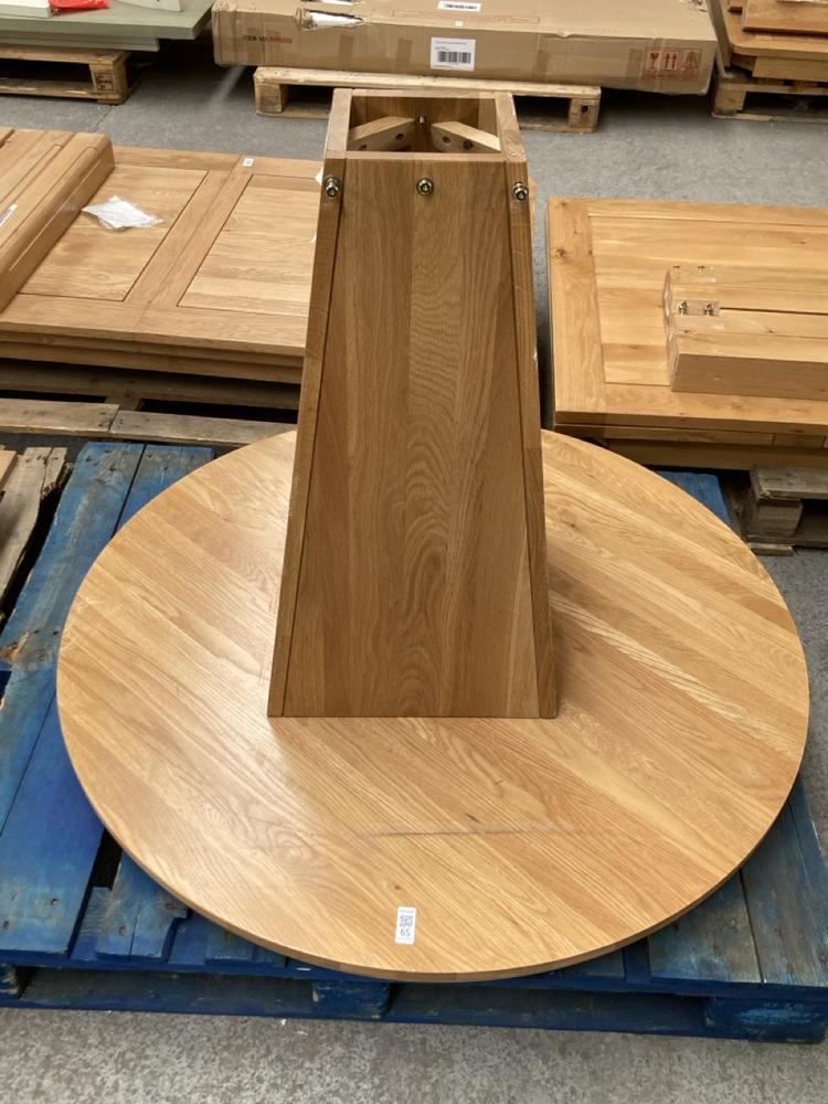 OAK FURNITURELAND ROUND TABLE WITH PYRAMID PEDESTA