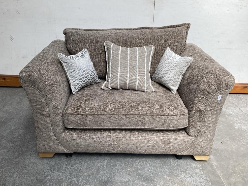 OAK FURNITURELAND MILLDALE LOVESEAT IN MILO MOCHA 