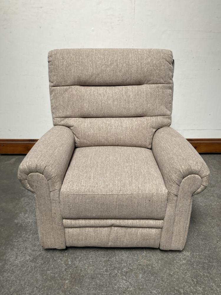 OAK FURNITURELAND EASTBOURNE RECLINER ARMCHAIR WIT