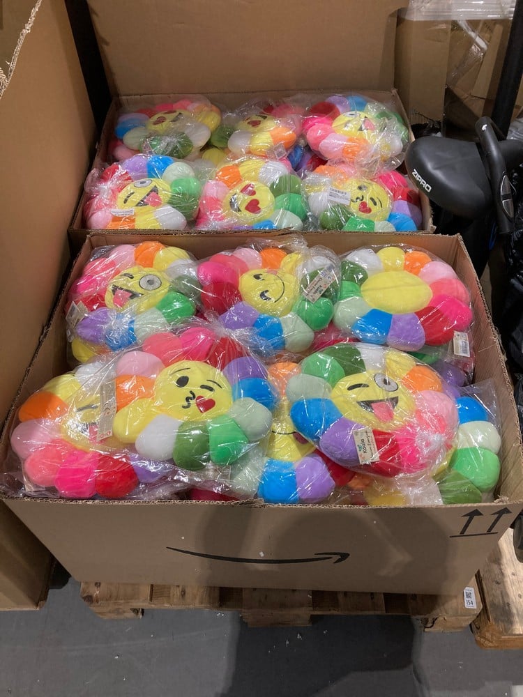 PALLET CONTAINING BEPER PLUSH CUSHIONS WITH A 30 C