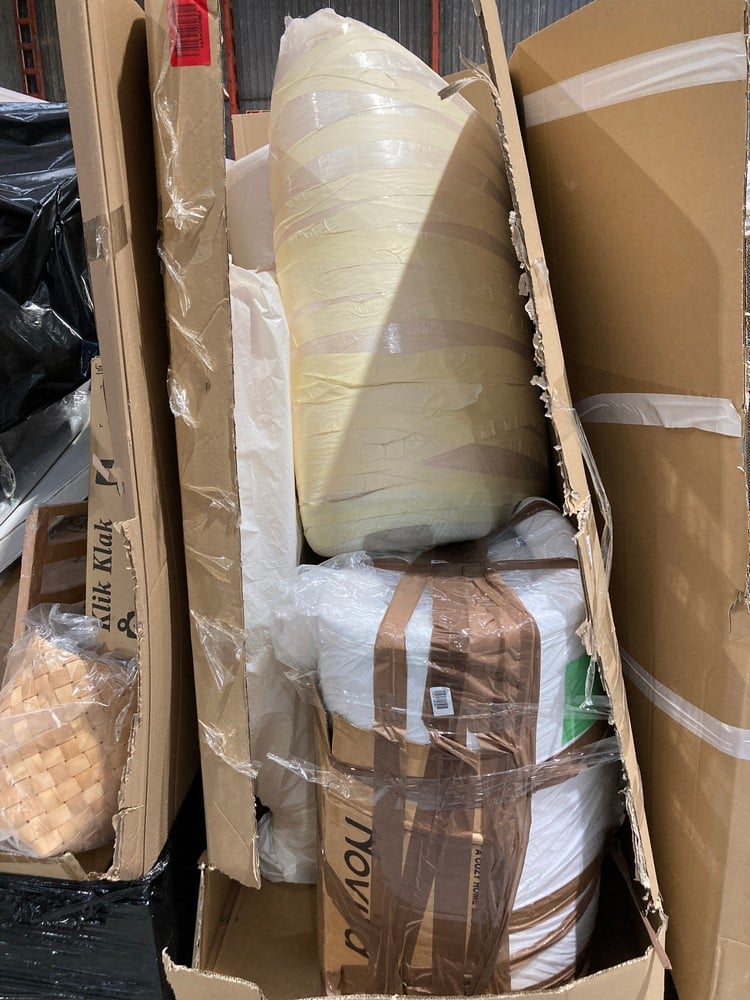 PALLET CONTAINING A VARIETY OF MATTRESSES FROM VAR