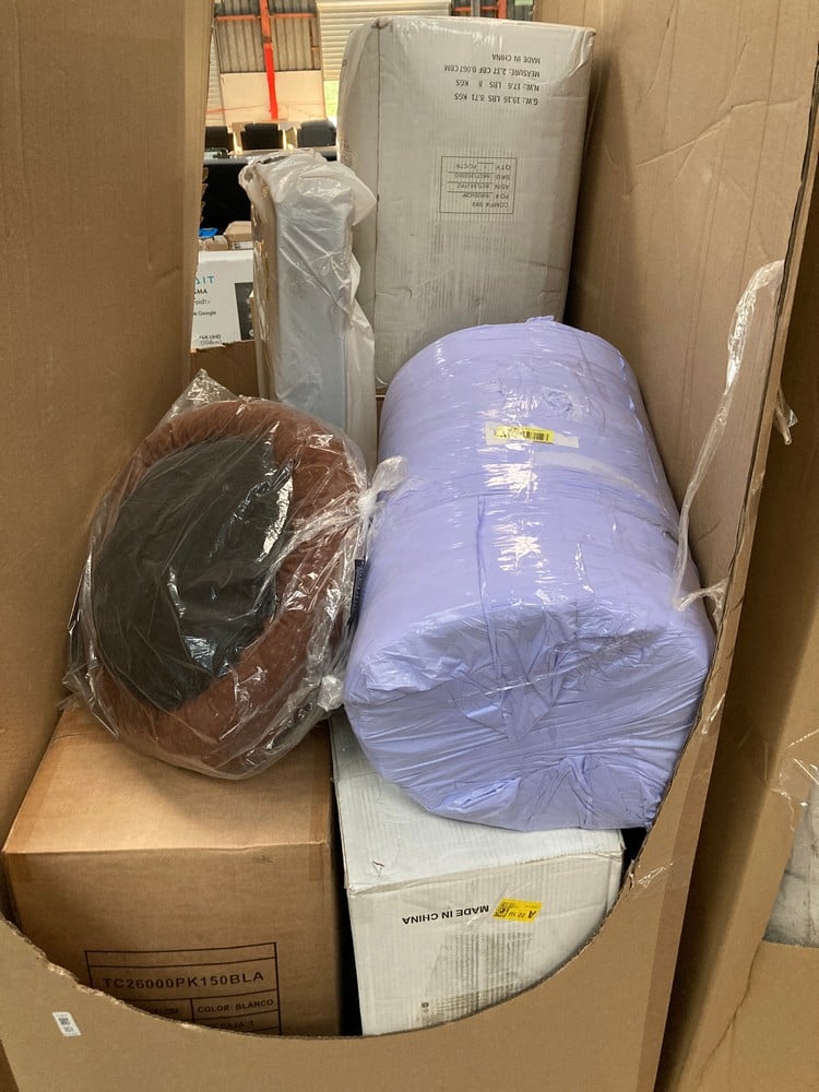 PALLET CONTAINING A VARIETY OF BEDDING ITEMS, INCL