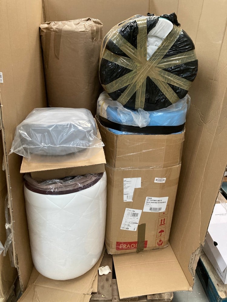 PALLET CONTAINING A VARIETY OF BEDDING ITEMS, INCL