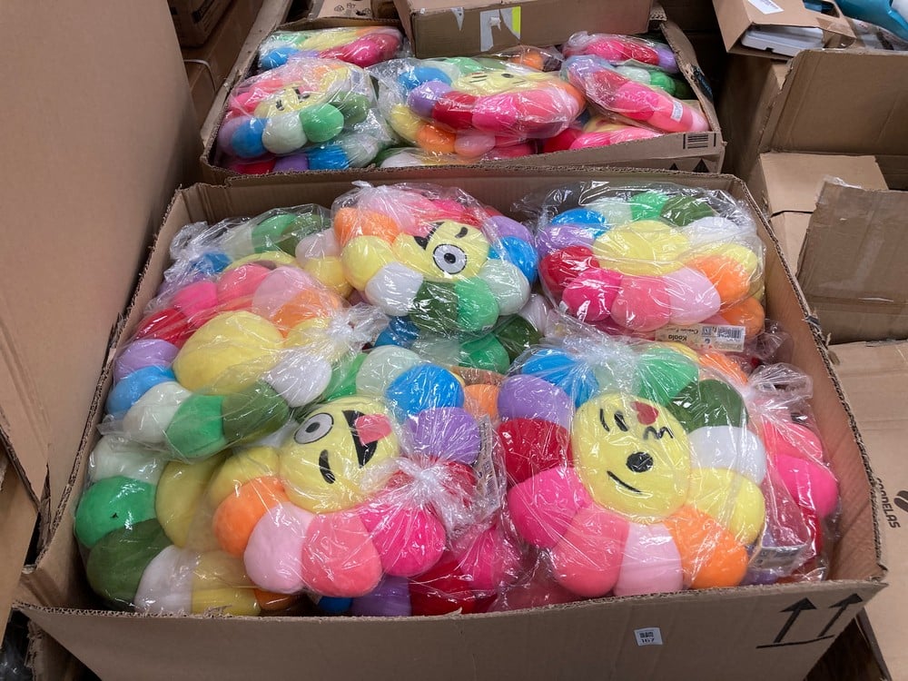 PALLET CONTAINING BEPER PLUSH CUSHIONS WITH A 30 C
