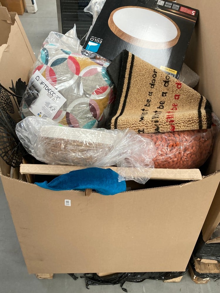 PALLET OF VARIOUS HOME DECOR ITEMS, INCLUDING AN A
