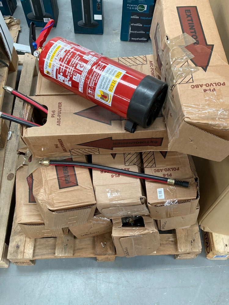 11 X FIRE EXTINGUISHERS – EXPIRY DATE 25/11 (SOME 