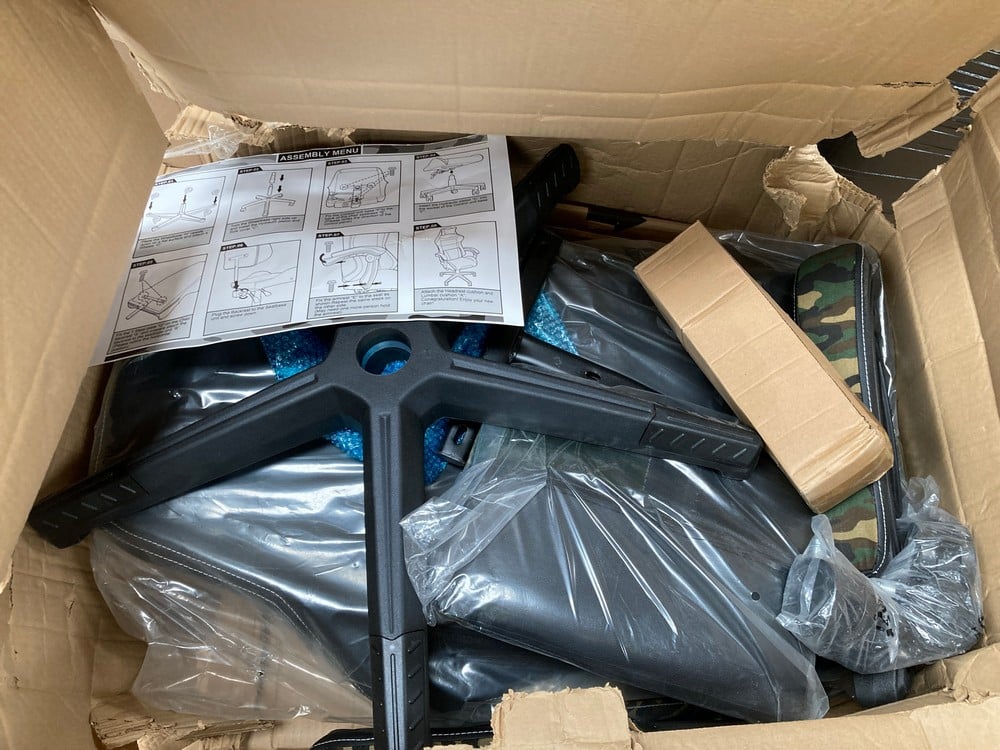 2 X A VARIETY OF CHAIRS, INCLUDING A BLACK GAMING 