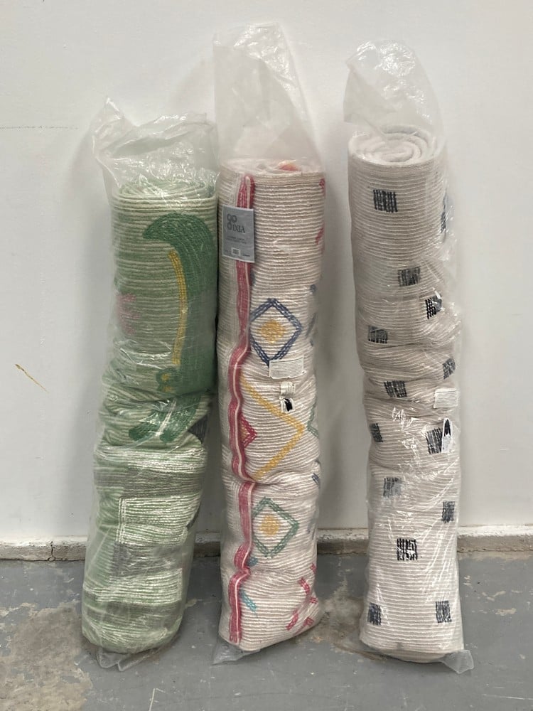 3 X A RANGE OF CHILDREN’S RUGS, INCLUDING A 175 X 
