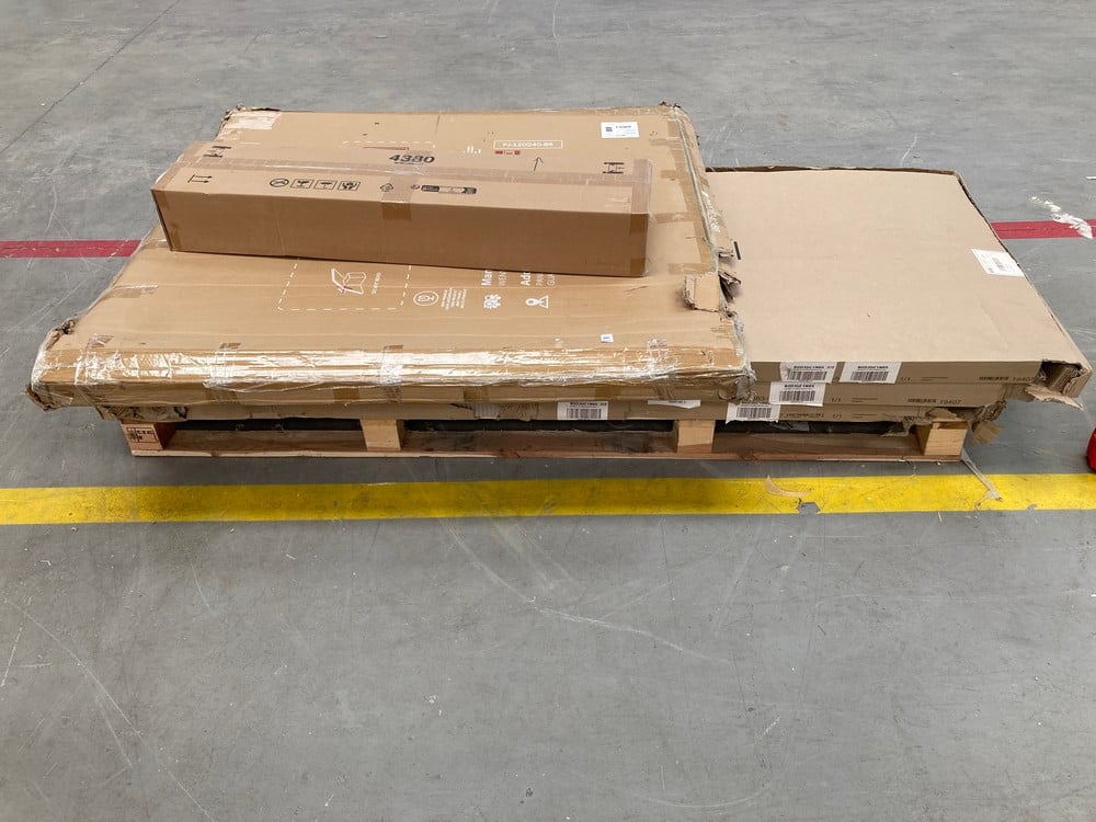 PALLET OF MISCELLANEOUS ITEMS INCLUDING AN ERGEAR 
