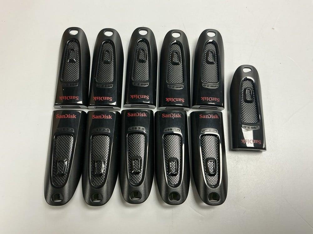 11 X SANDISK ULTRA USB 3.0 64 GB (ORIGINAL RRP: €1