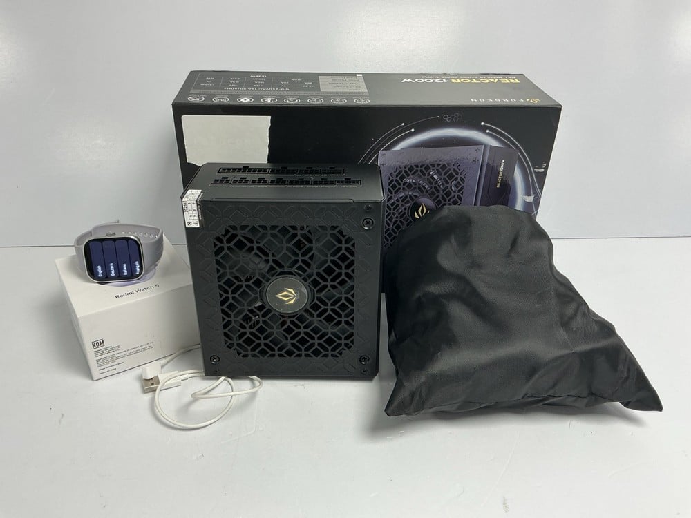 2 X MISCELLANEOUS ITEMS, INCLUDING A WHITE SMARTWA