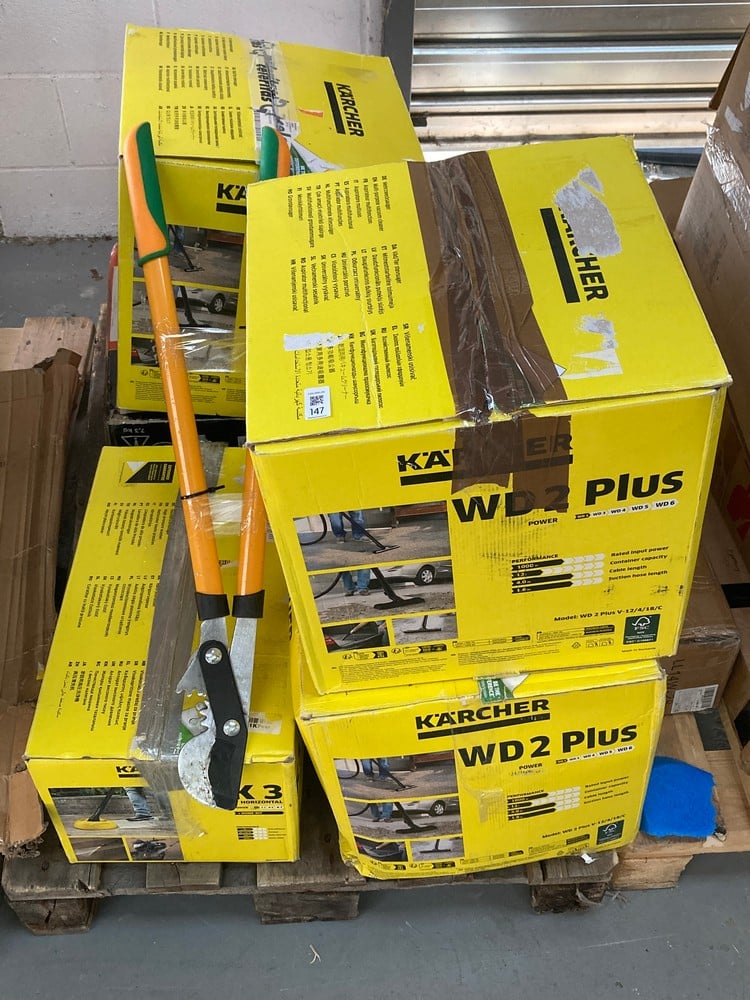 PALLET CONTAINING A VARIETY OF ITEMS, INCLUDING A 