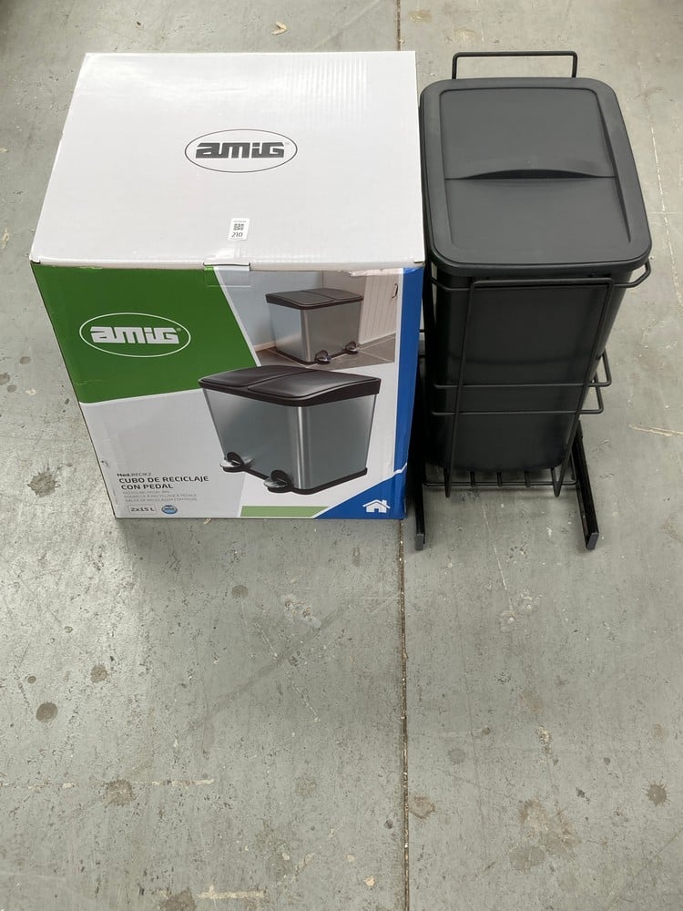 2 X MISCELLANEOUS ITEMS INCLUDED WITH AMIG - DOUBL