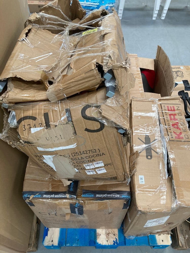 PALLET CONTAINING A VARIETY OF CHAIRS, INCLUDING H