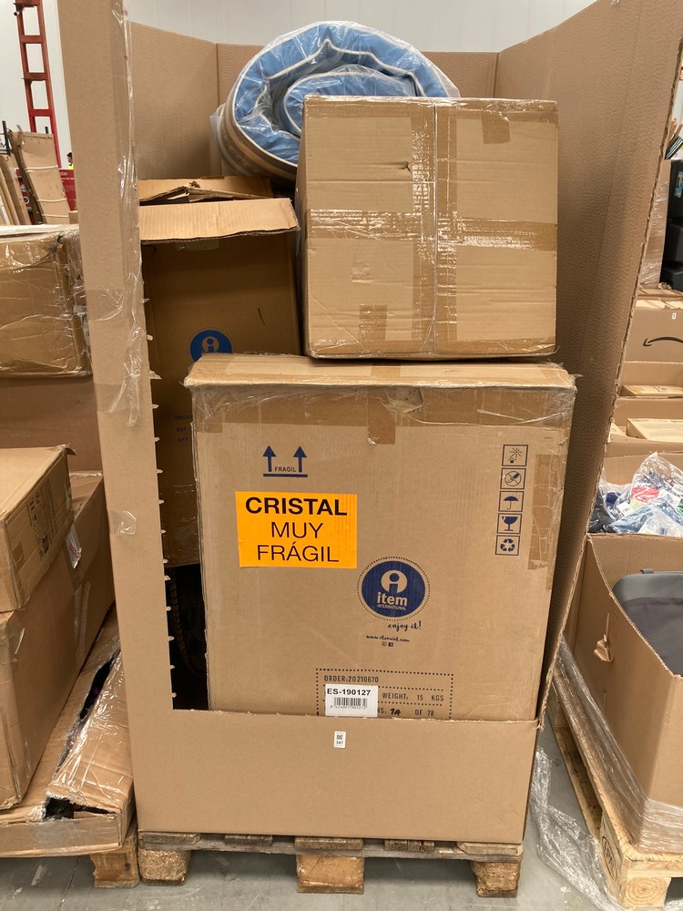 PALLET OF MISCELLANEOUS ITEMS INCLUDING A SET OF B