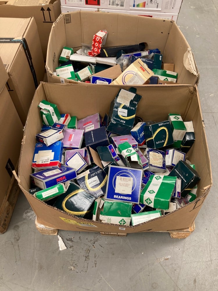 PALLET OF MISCELLANEOUS ITEMS INCLUDING AN NSK ROL