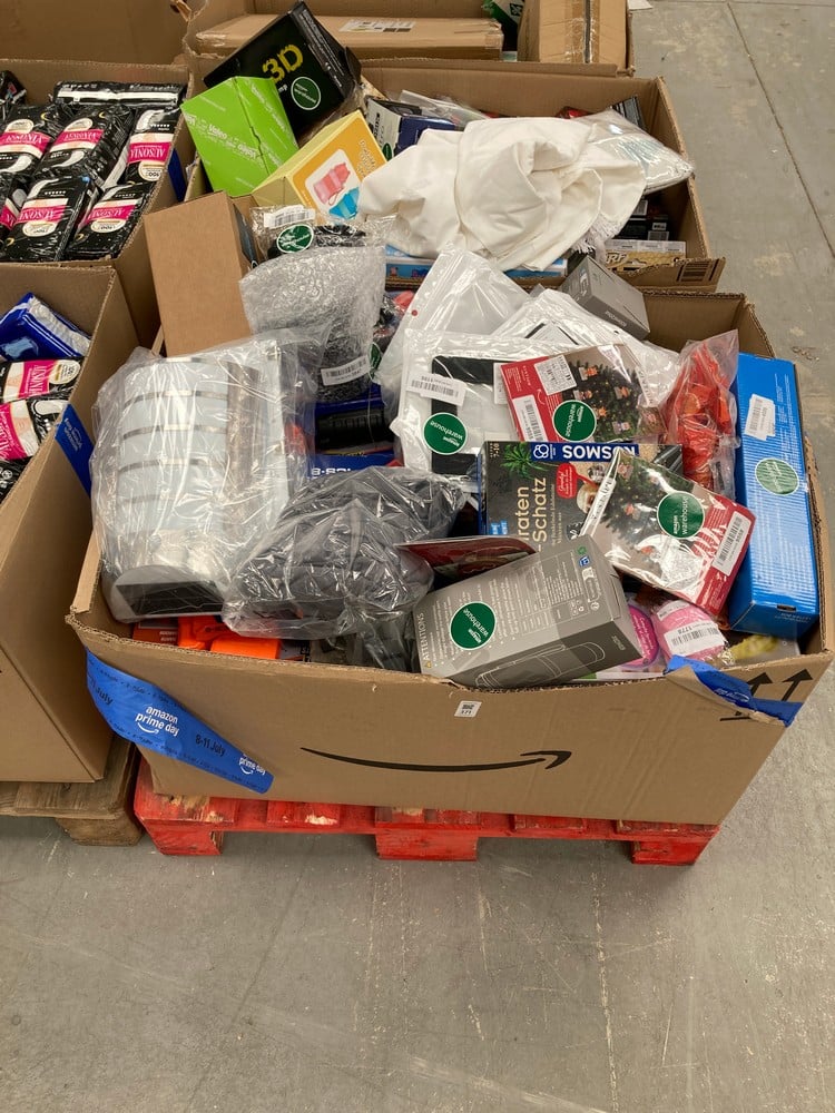 PALLET OF MISCELLANEOUS ITEMS, INCLUDING A THERMAL
