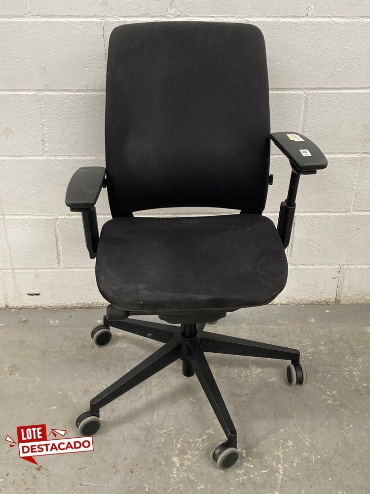 DAUPHIN SHAPE ECONOMY 2 OPERATOR 3825 SWIVEL CHAIR