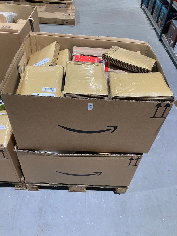 PALLET CONTAINING A VARIETY OF ITEMS, INCLUDING A 